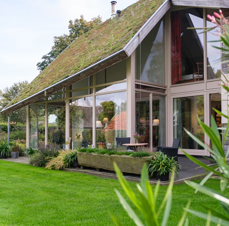 Riant woonhuis met groen dak - Dijkhuis Bouwbiologische aannemer