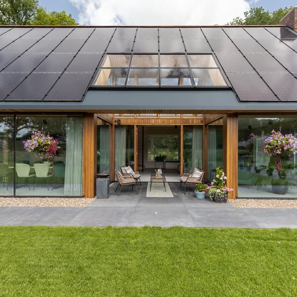 Zonnepanelen als dak - Dijkhuis Bouwbiologische aannemer